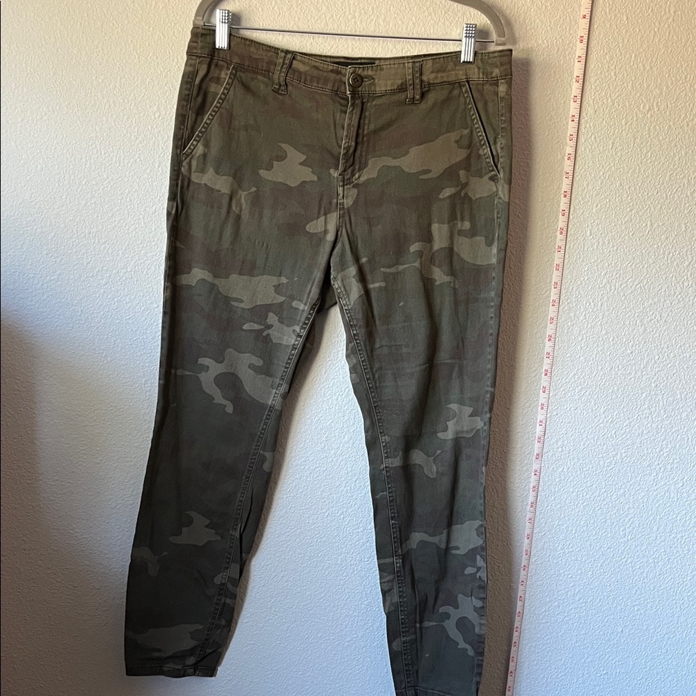 Sanctuary cotton camouflage skinny ankle pant. Size 32 women